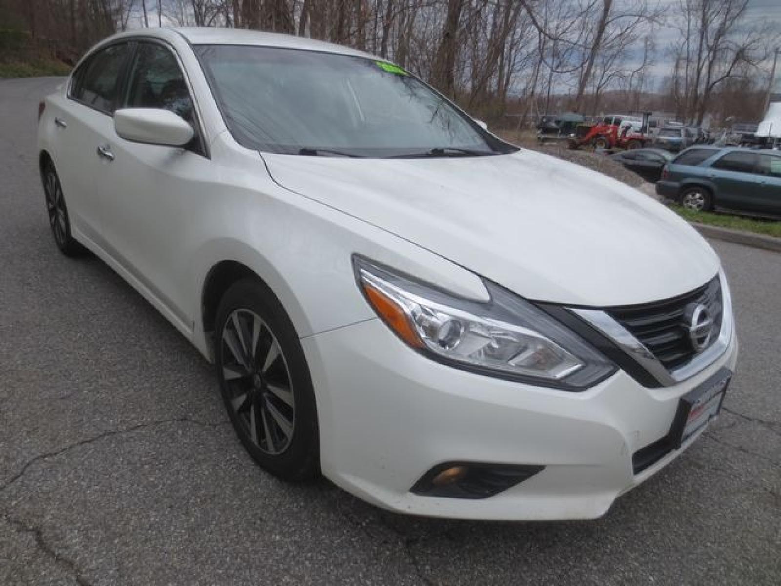 2018 White /Black Nissan Altima 2.5 (1N4AL3AP5JC) with an 2.5L L4 DOHC 16V engine, CVT transmission, located at 270 US Route 6, Mahopac, NY, 10541, (845) 621-0895, 41.349022, -73.755280 - Photo #1